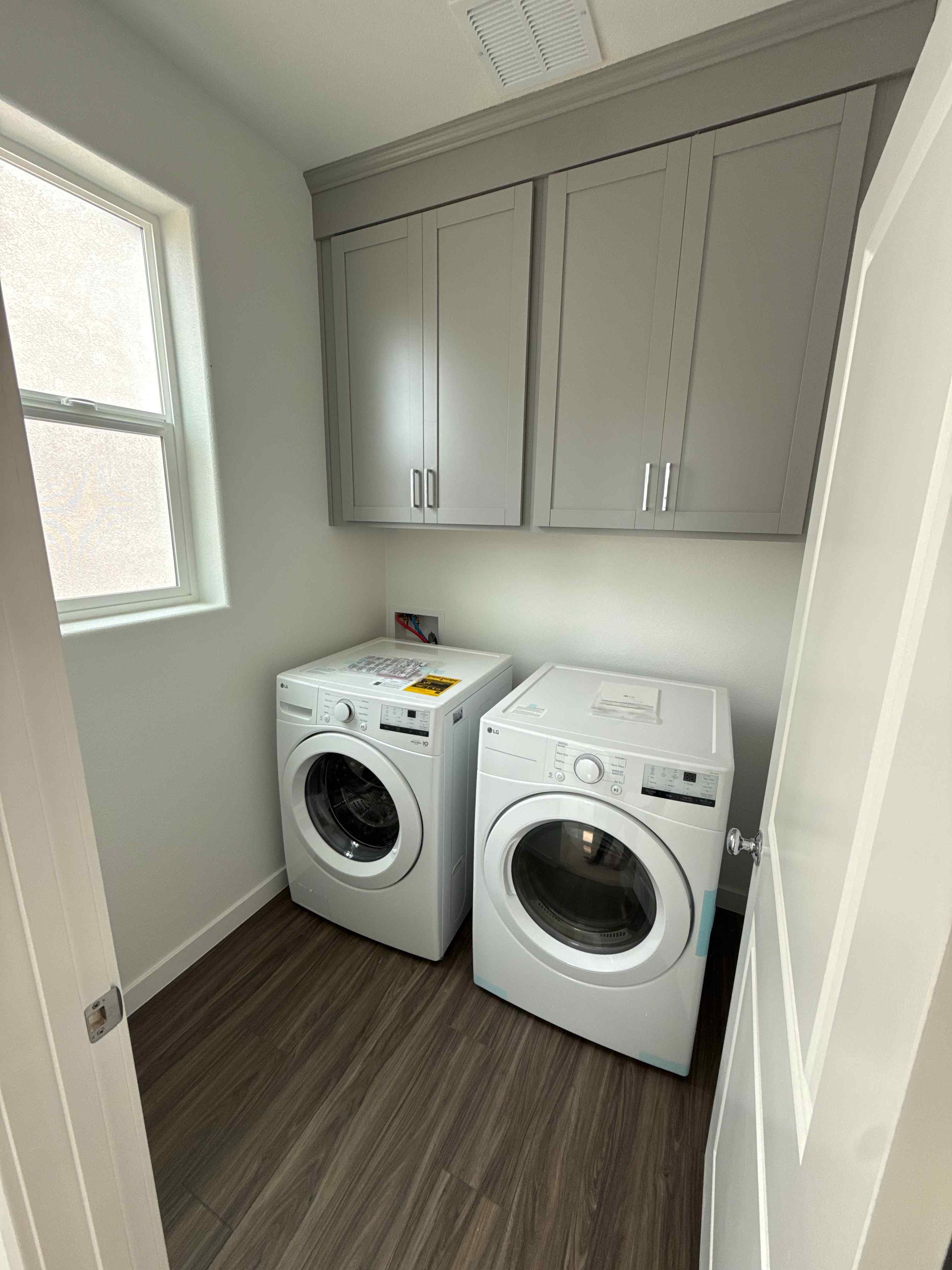 A washing machine in a room.