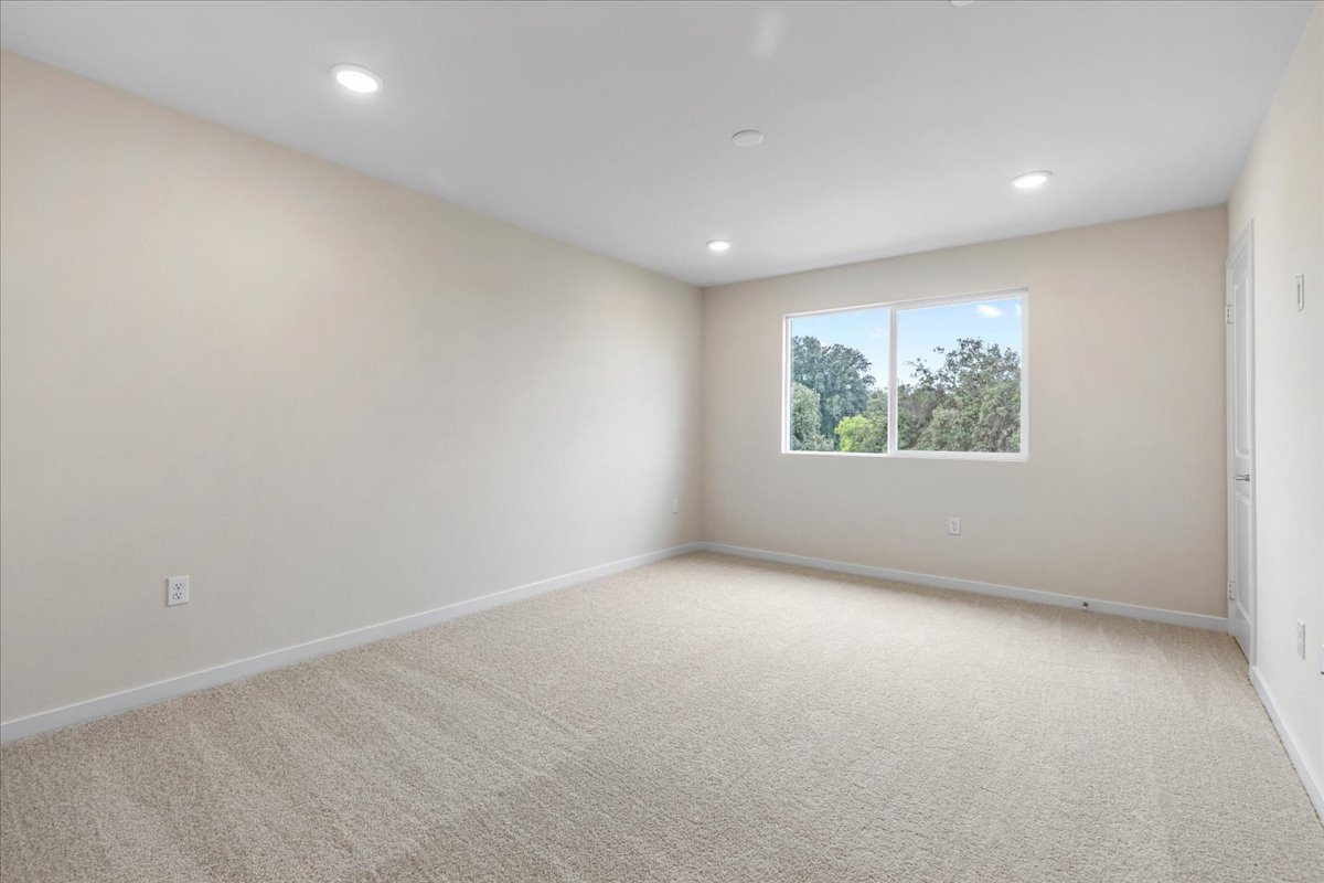 A room with a window and a carpet.