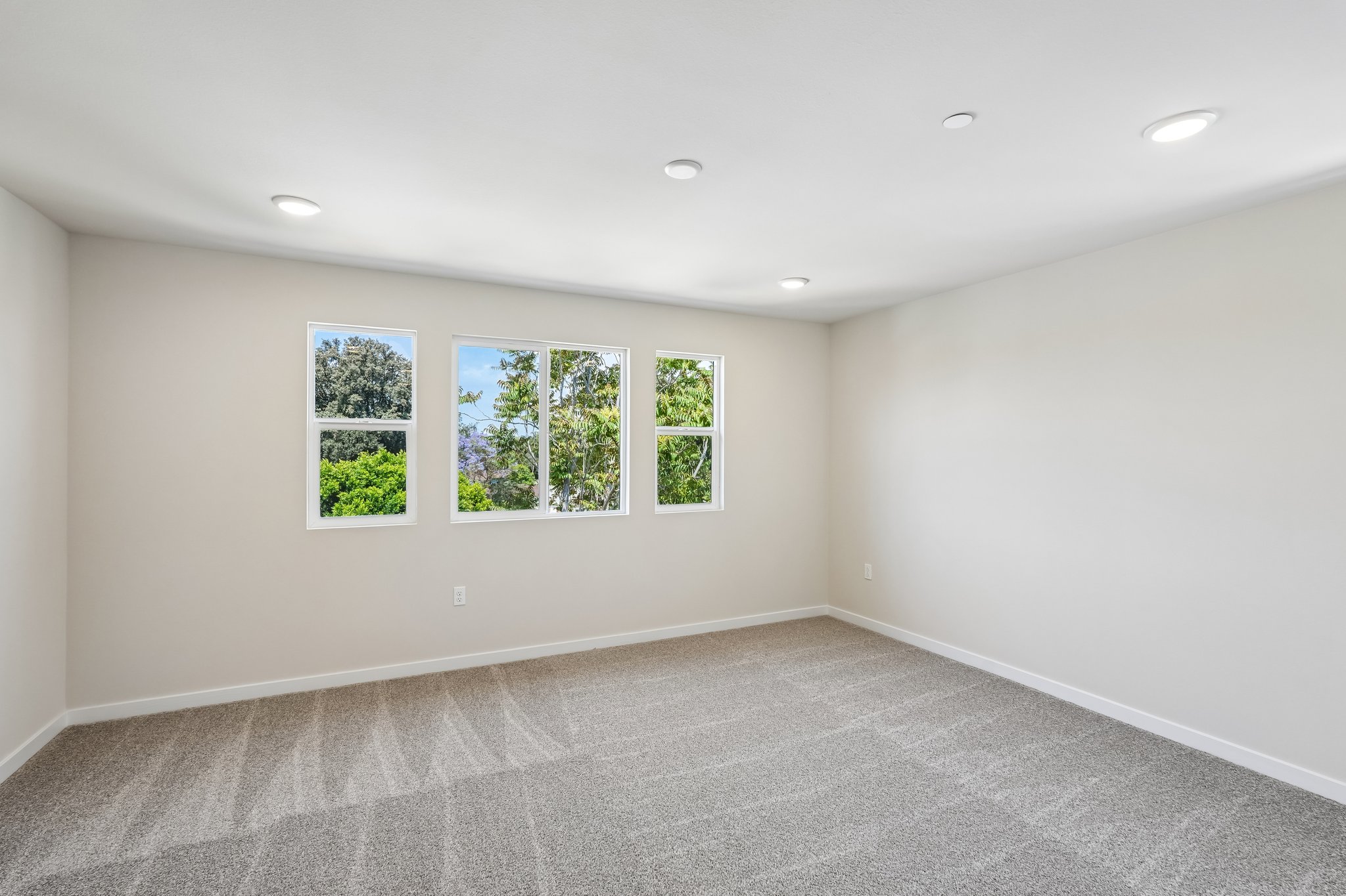 A room with windows.