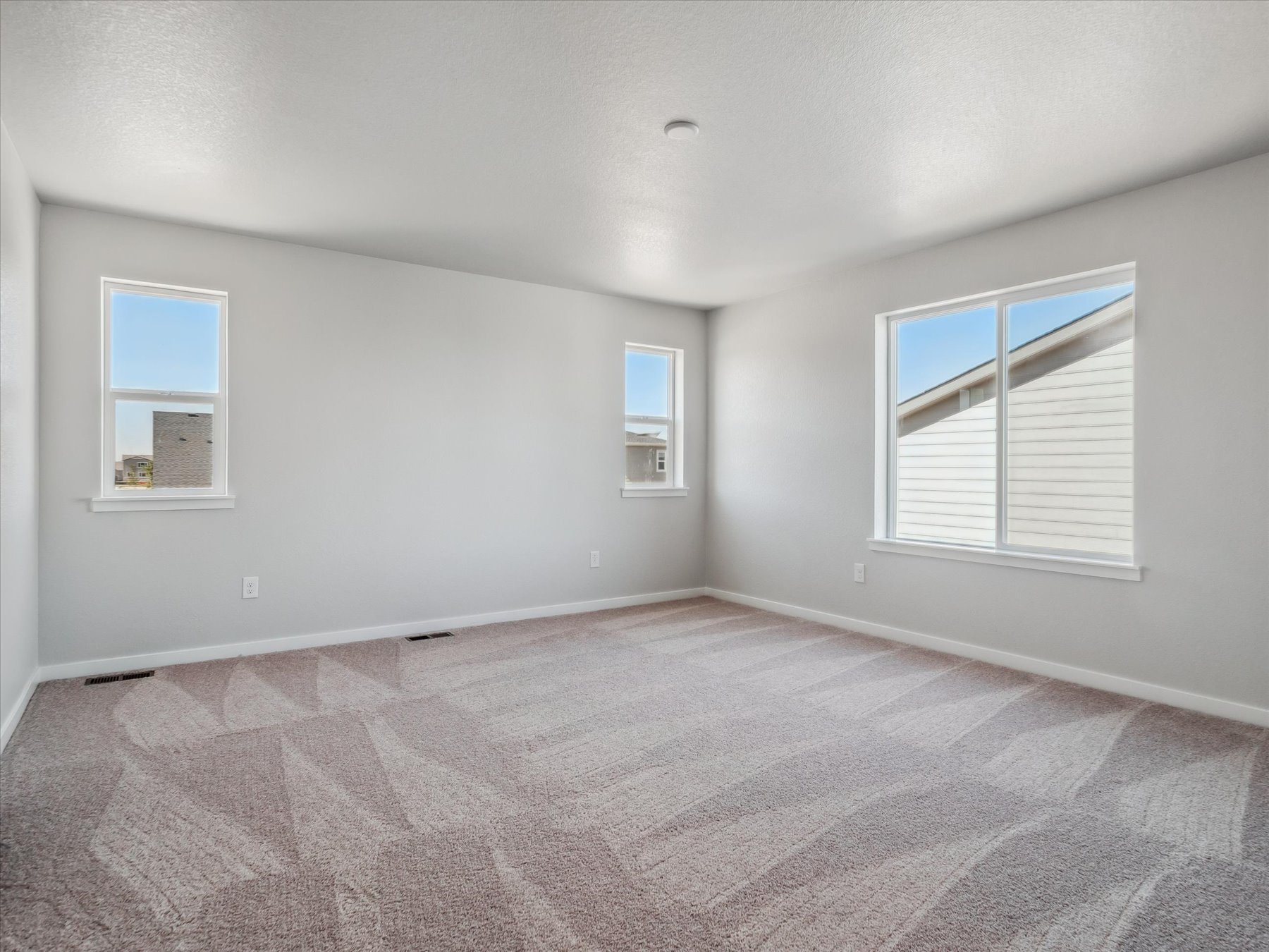 A room with windows.