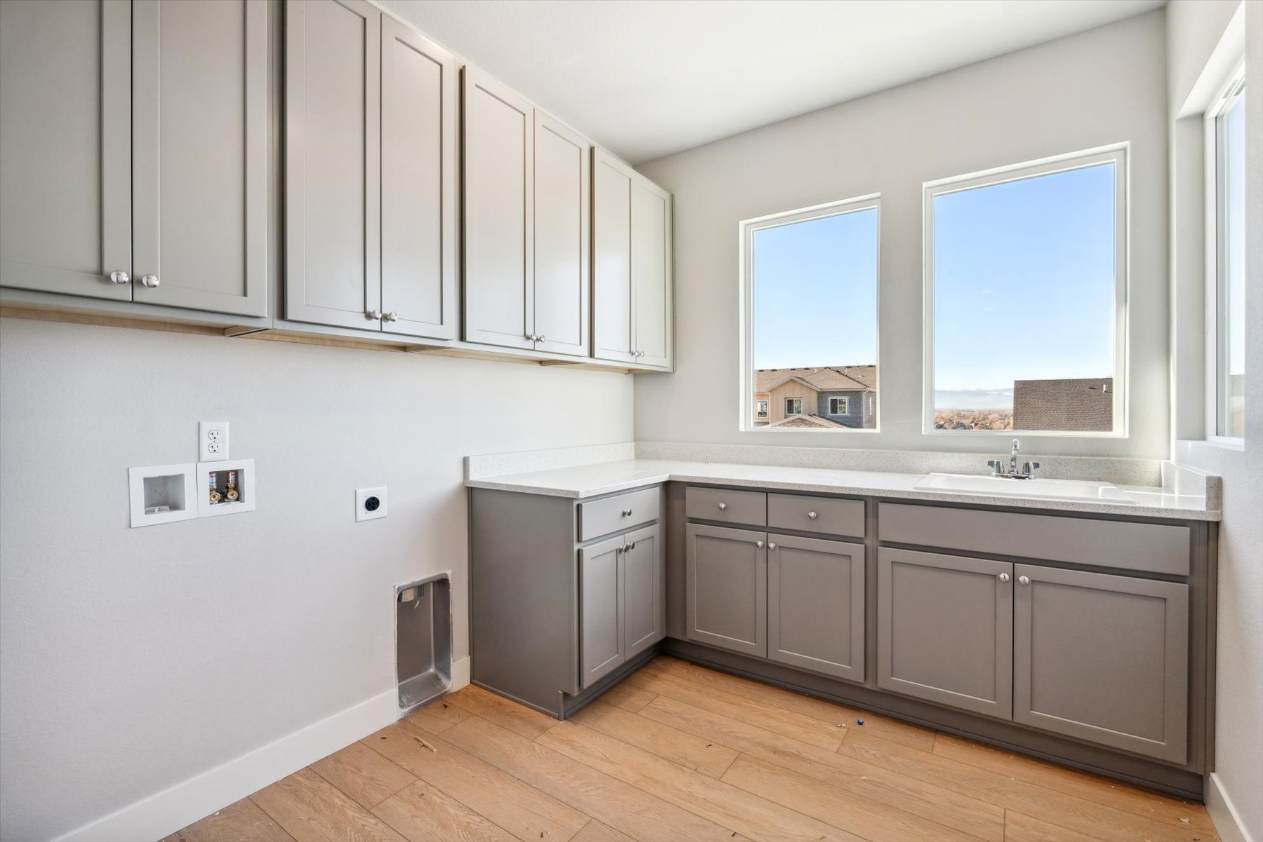 A kitchen with white cabinets.