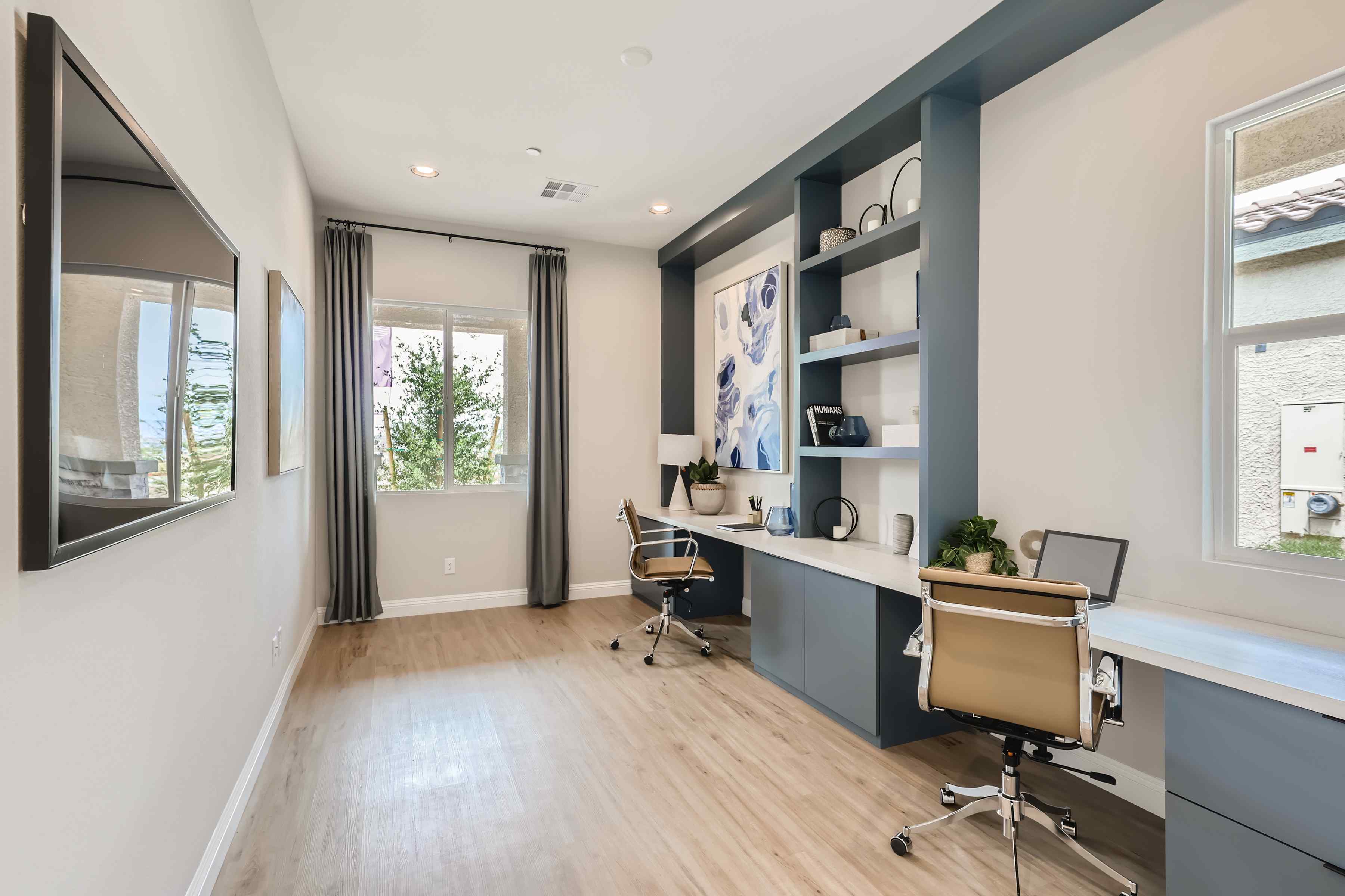 A room with a desk and chairs.