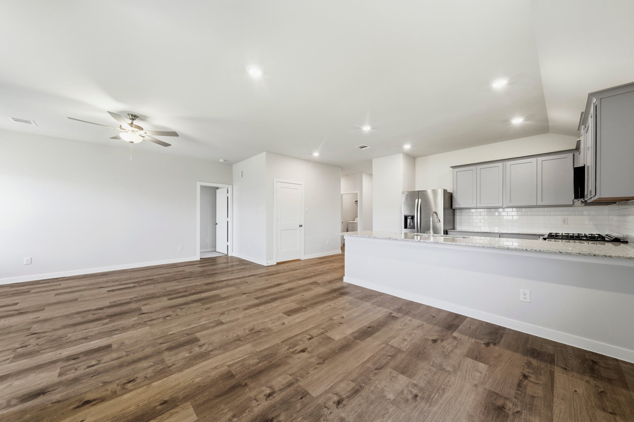 A kitchen with white cabinets.