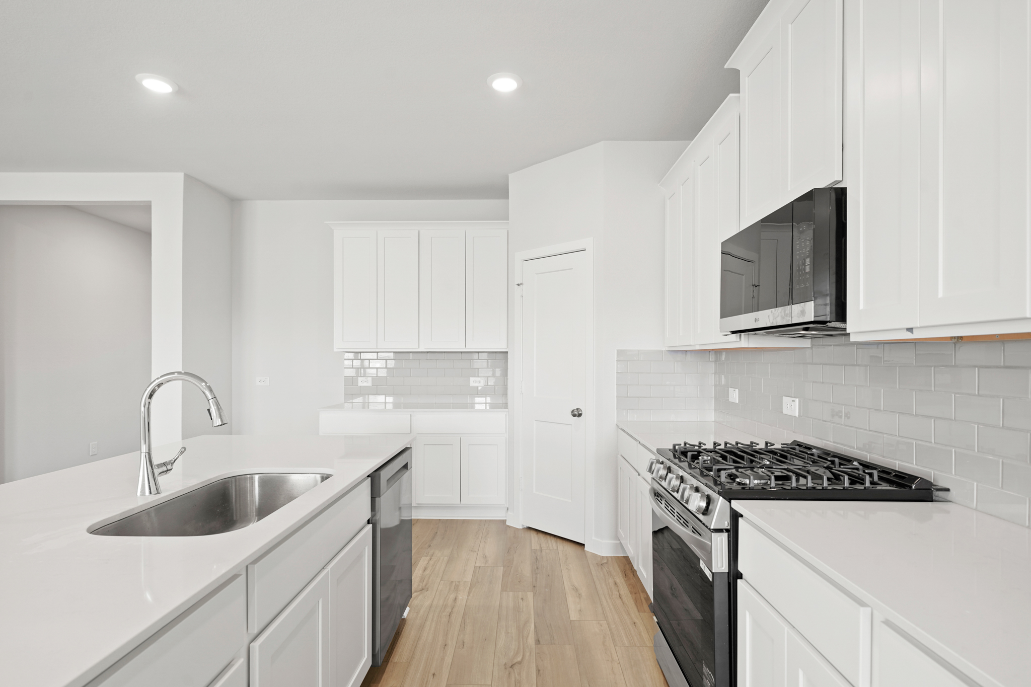 A kitchen with white cabinets.
