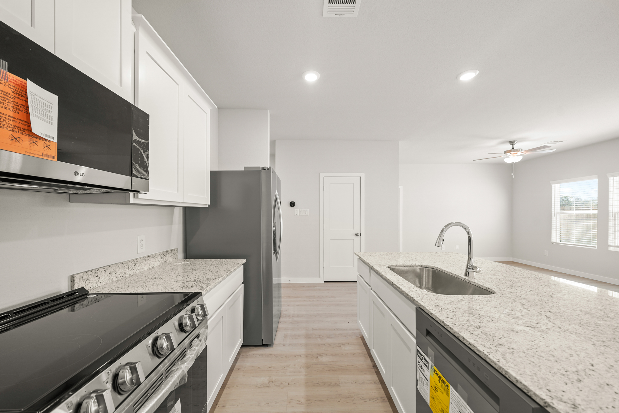 A kitchen with white cabinets.