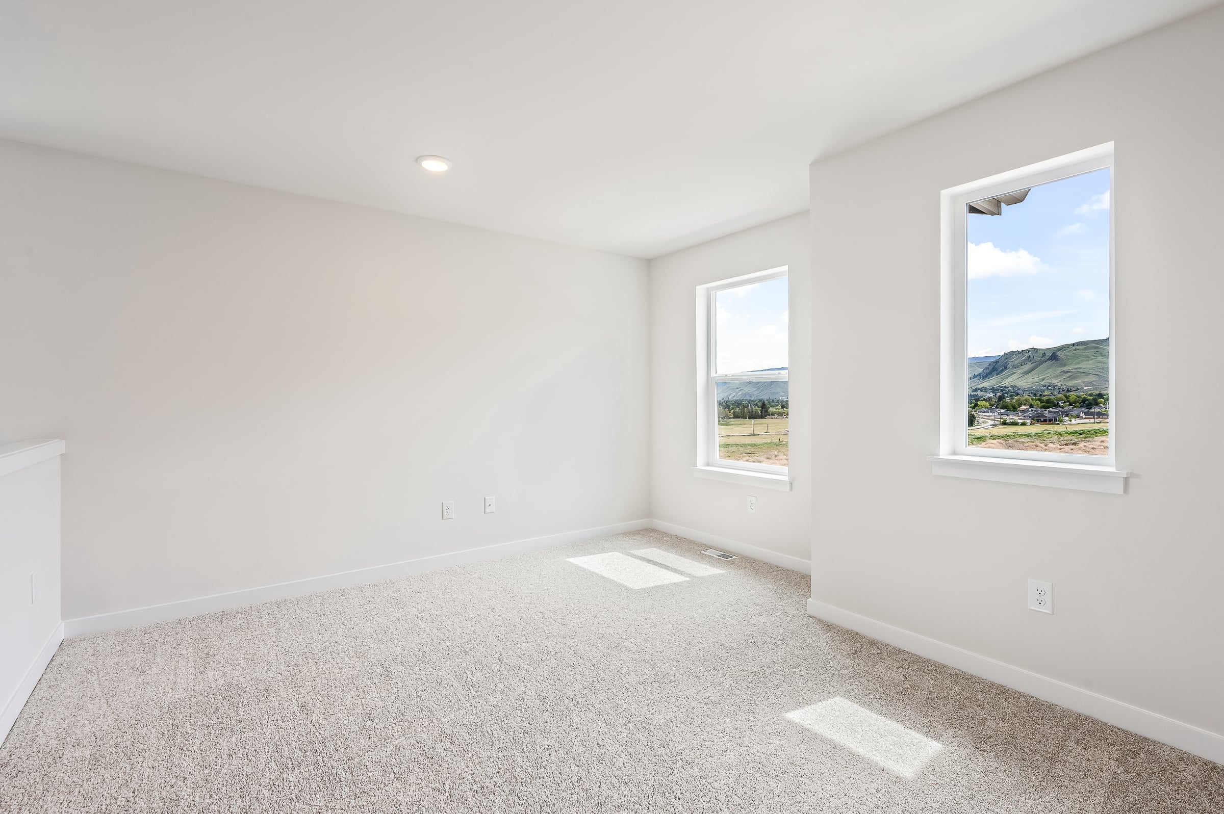 A room with a window and a carpet.